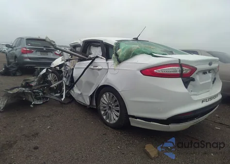 2014 Ford Fusion Hybrid Se z USA, uszkodzony, nr VIN 3FA6P0LU5ER247550